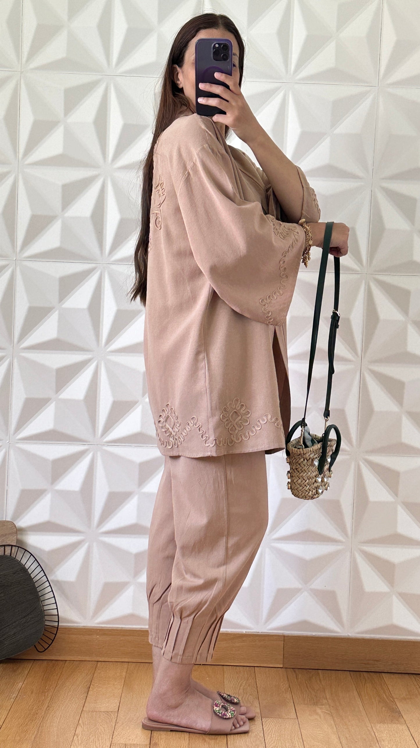 Ensemble kimono brodé et pantalon surpiqué en lin - Taupe