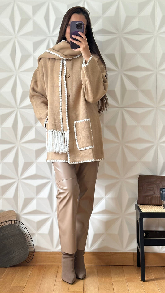 Gilet en maille de qualité supérieure avec écharpe intégré -Camel