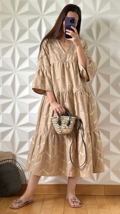 Robe mi-longue à manches volantée avec broderie en fil doré - Beige