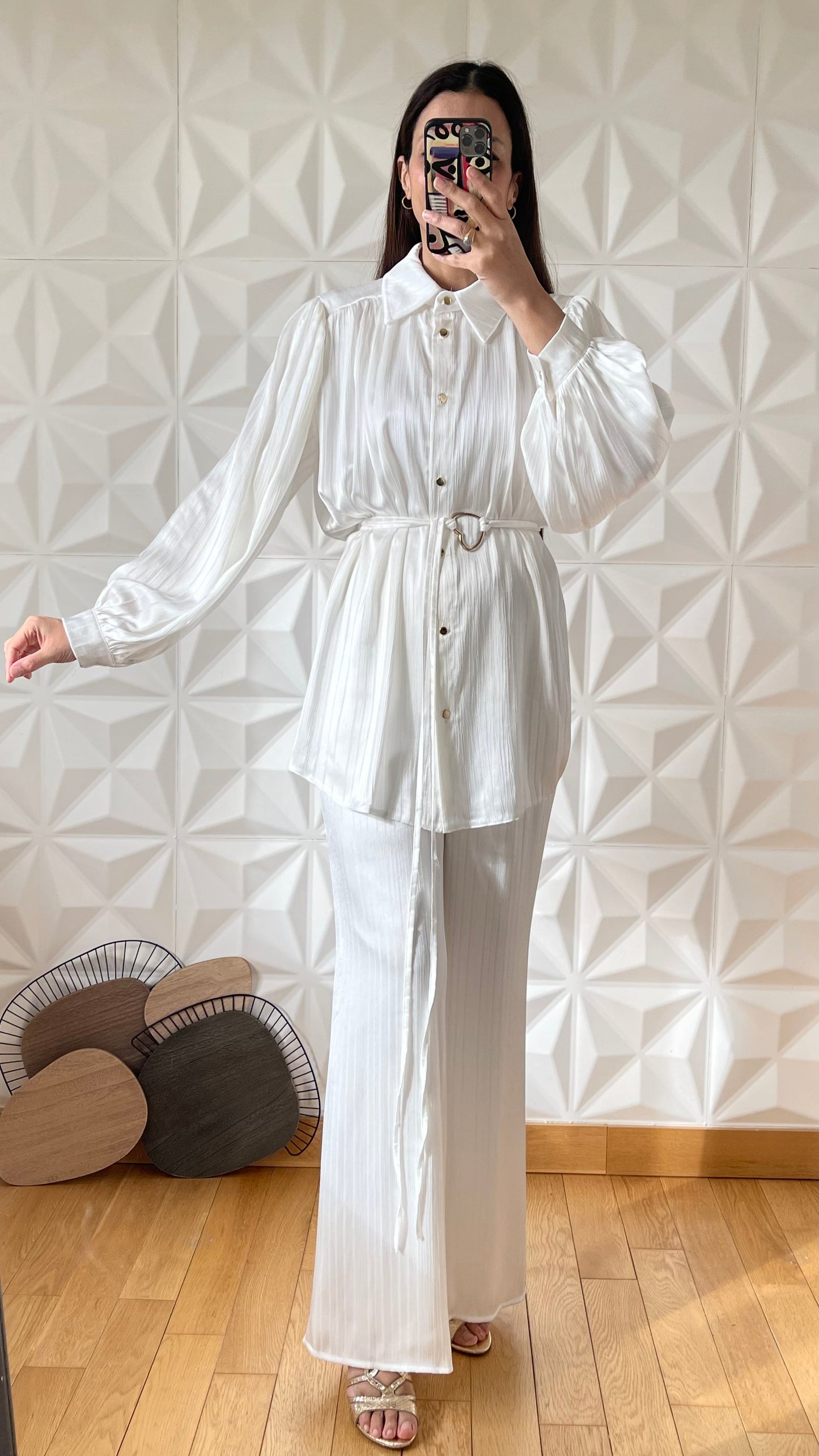 Wide-leg pants and shirt set with heart belt - White